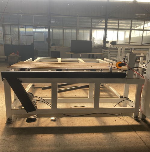 連意全自動拼板機 機械科技賦能，引領板材拼接新紀元